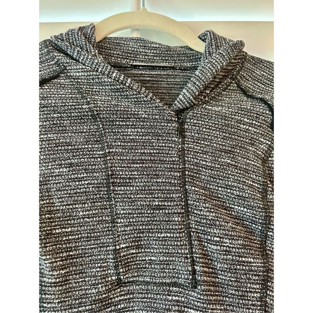 Lululemon Think Fast Pullover Size 4 - Picture 4 of 10